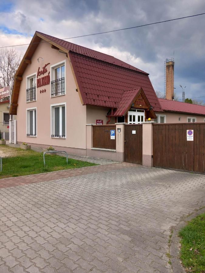 Kata Panzió Oroszlány Exterior foto