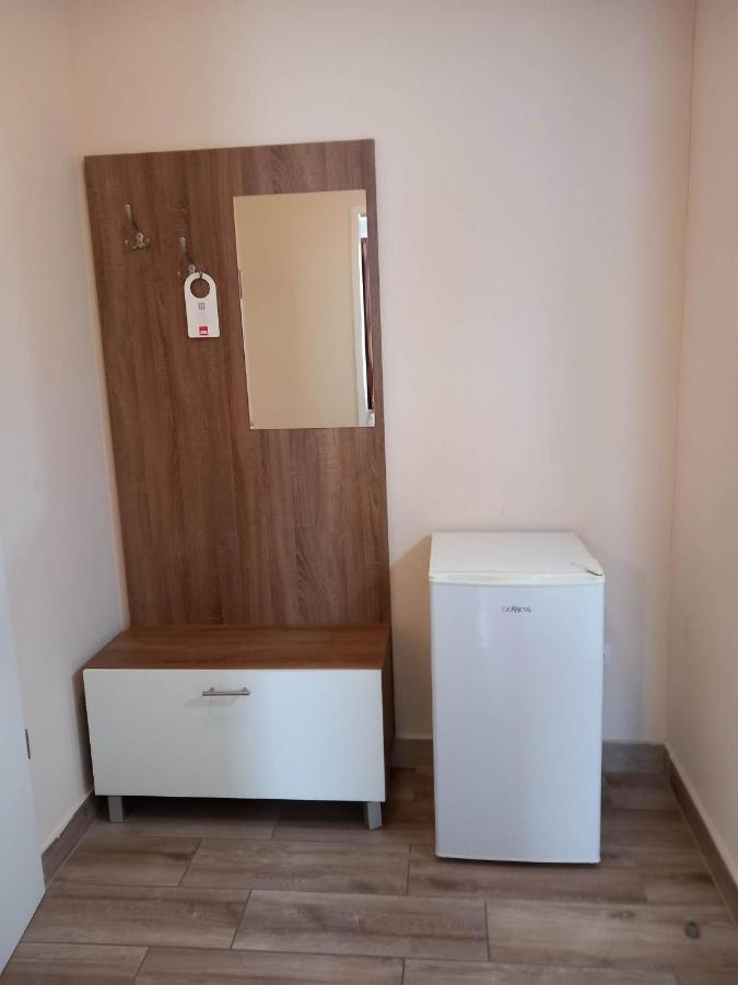Kata Panzió Oroszlány Exterior foto