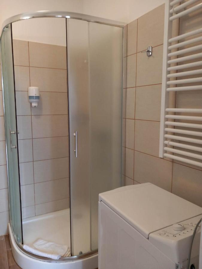 Kata Panzió Oroszlány Exterior foto