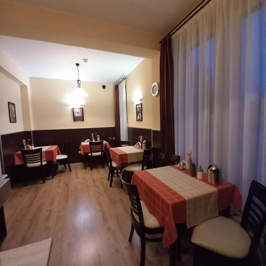 Kata Panzió Oroszlány Exterior foto